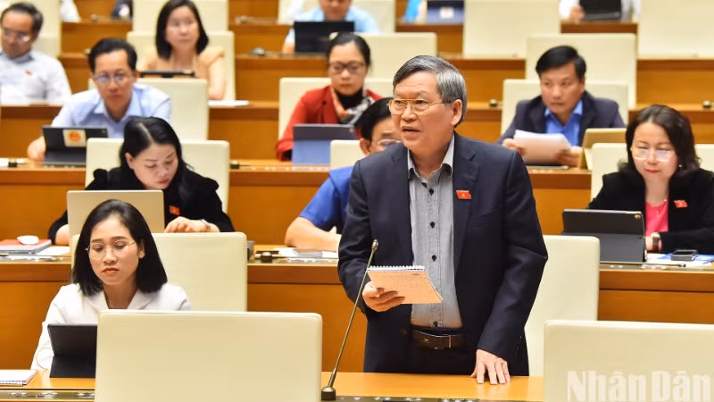 Đại biểu Tô Văn Tám (Kon Tum) phát biểu. (Ảnh: THỦY NGUYÊN)