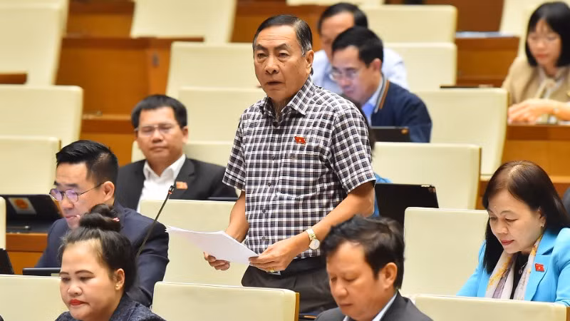 Đại biểu Phạm Văn Hòa (Đồng Tháp) phát biểu. (Ảnh: THỦY NGUYÊN)