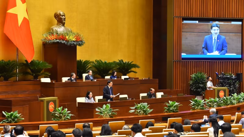 Chủ nhiệm Ủy ban Văn hóa, Giáo dục của Quốc hội Nguyễn Đắc Vinh giải trình, làm rõ một số vấn đề đại biểu Quốc hội nêu. (Ảnh: THỦY NGUYÊN)