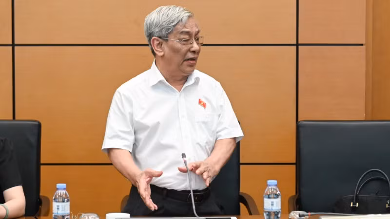 Đại biểu Lê Xuân Thân (Đoàn Khánh Hòa) phát biểu. (Ảnh: BÙI GIANG)