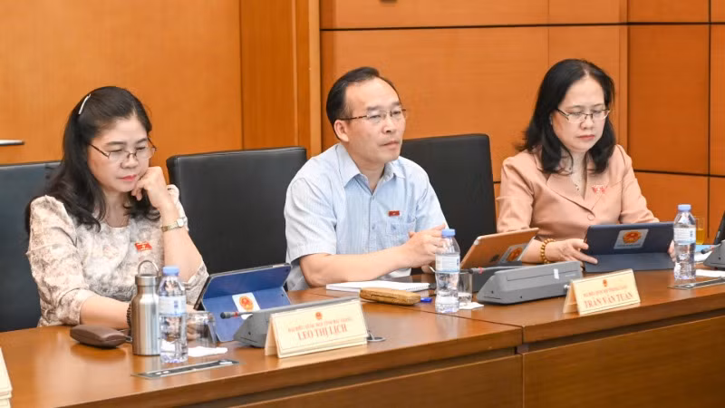 Các đại biểu Quốc hội tại phiên thảo luận. (Ảnh: BÙI GIANG)