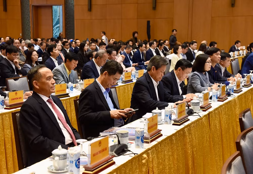 Các đại biểu tham dự hội nghị.