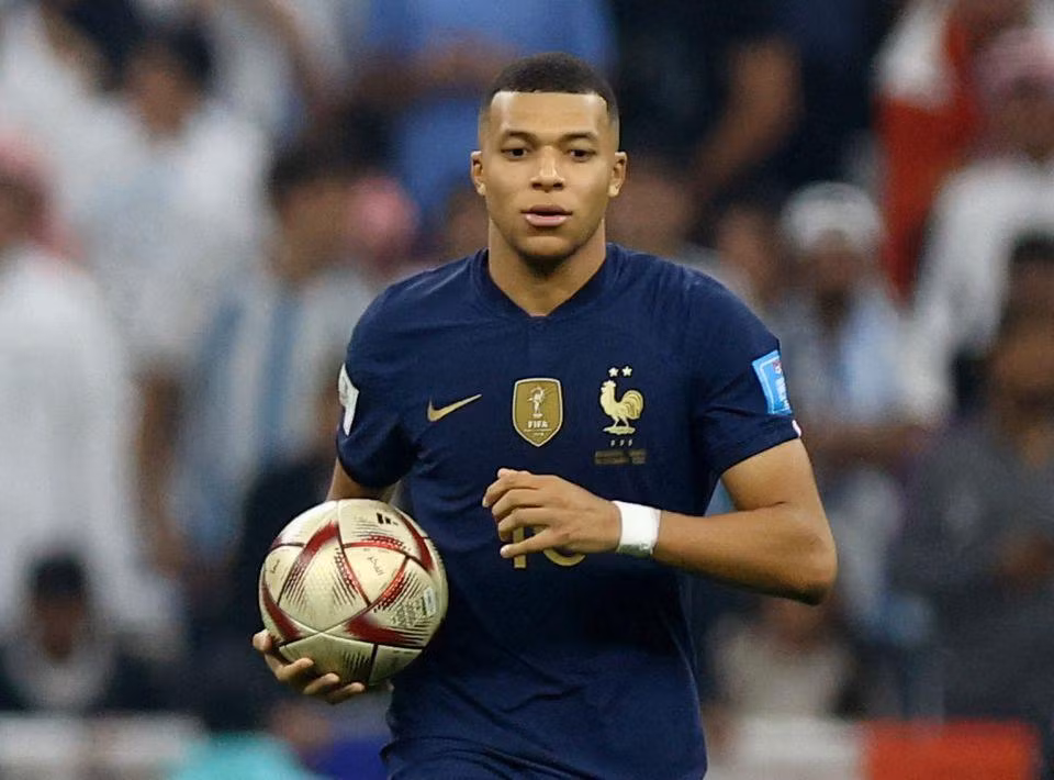 Dù không thể vô địch World Cup năm nay, tương lai tươi sáng đầy hứa hẹn vẫn đang chờ đón Mbappe. (Ảnh: Reuters)