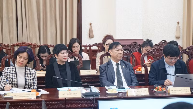 Các đại biểu tham dự tọa đàm. (Ảnh: TRUNG HƯNG)