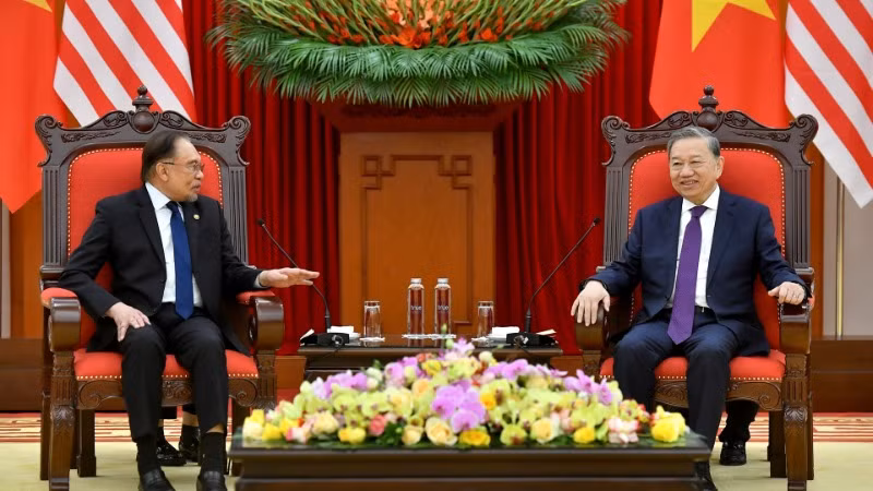 Tổng Bí thư Tô Lâm tiếp Thủ tướng Malaysia Anwar Ibrahim. (Ảnh: ĐĂNG KHOA)