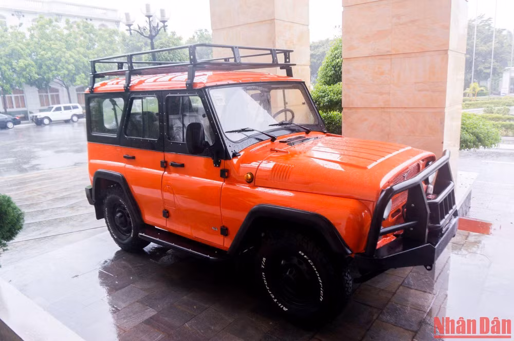Cận cảnh 1 trong 3 chiếc xe địa hình chuyên dụng UAZ Hunter Expedition, là quà tặng của Hội Người Việt Nam tại Liên bang Nga cho Cục Cứu hộ-Cứu nạn.