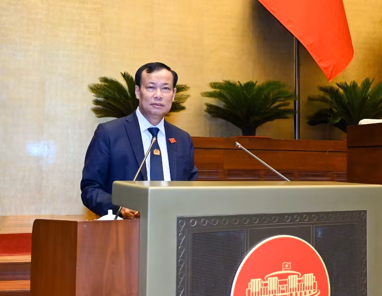 Chủ nhiệm Ủy ban Quốc phòng và An ninh của Quốc hội Lê Tấn Tới trình bày báo cáo. (Ảnh: DUY LINH)