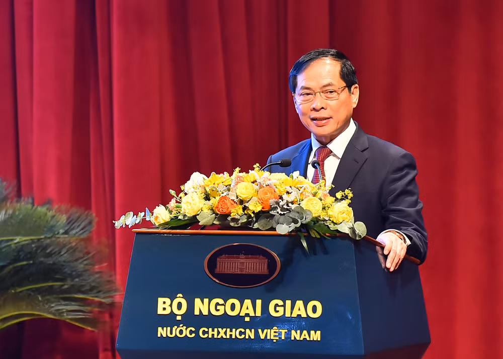 Bộ trưởng Ngoại giao Bùi Thanh Sơn phát biểu bế mạc Hội nghị Ngoại giao lần thứ 32. (Ảnh: THỦY NGUYÊN) 