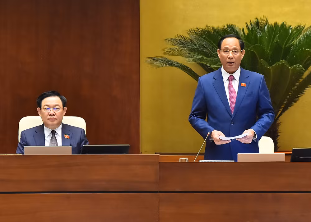 Phó Chủ tịch Quốc hội Trần Quang Phương điều hành nội dung phiên họp sáng 27/10. (Ảnh: THỦY NGUYÊN)