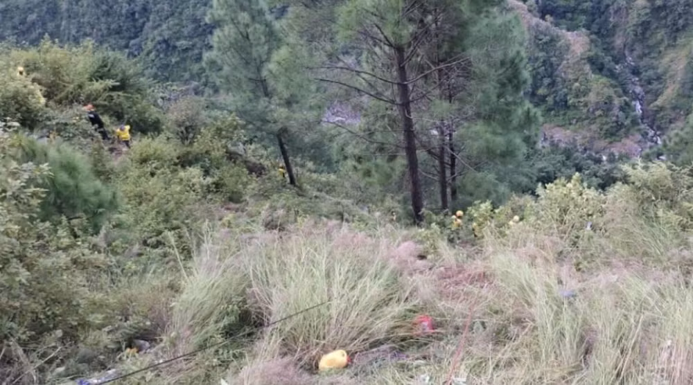 Hẻm núi ở làng Birokhal, huyện Pauri, bang Uttarakhand - nơi xảy ra vụ tai nạn thương tâm. (Ảnh: ANI)