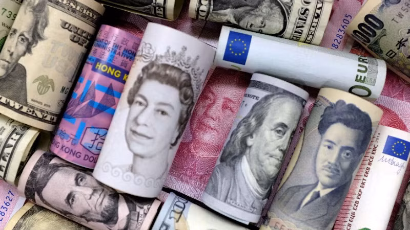 Lần đầu tiên trong lịch sử, nợ công toàn cầu có thể sẽ vượt ngưỡng 100 nghìn tỷ USD trong năm 2024. (Ảnh minh họa: Reuters) 