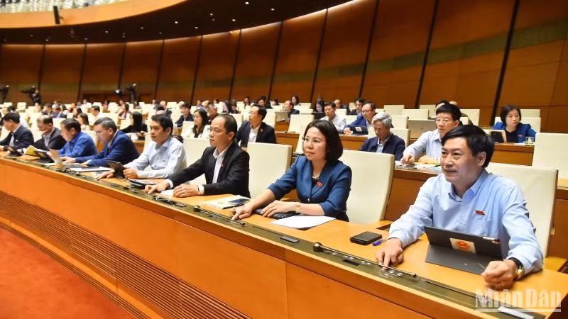 Quốc hội biểu quyết thông qua Luật Thuế giá trị gia tăng (sửa đổi). (Ảnh: THỦY NGUYÊN) 