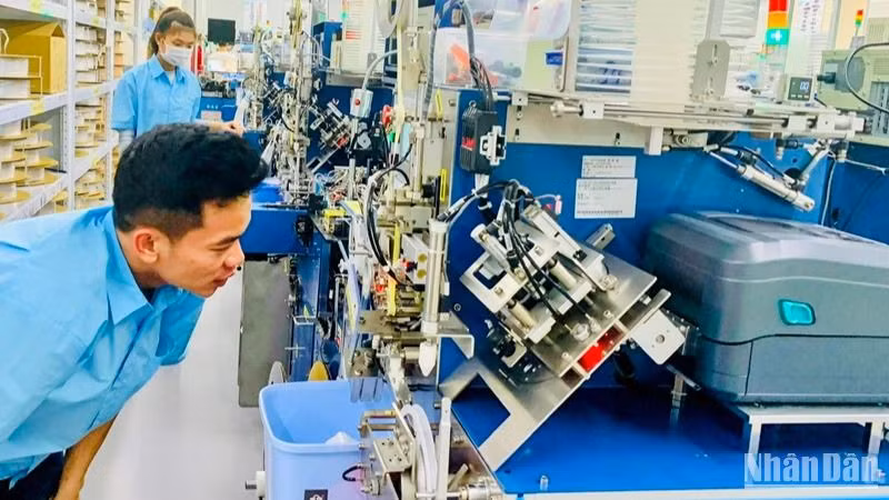 Sản xuất tại Công ty TNHH điện tử Chilisin Việt Nam tại Khu công nghiệp Vsip (Hải Phòng). (Ảnh: NGÔ QUANG DŨNG) 