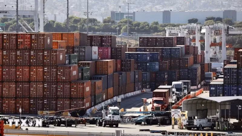 Quang cảnh cảng hàng hóa tại Los Angeles, California (Mỹ). (Ảnh: THX/TTXVN)