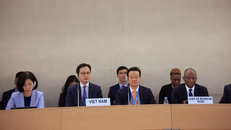 Đoàn đại biểu Việt Nam do Thứ trưởng Ngoại giao Đỗ Hùng Việt dẫn đầu tham gia Phiên đối thoại về Báo cáo quốc gia của Việt Nam theo Cơ chế rà soát định kỳ phổ quát (UPR) chu kỳ IV của Hội đồng Nhân quyền Liên hợp quốc. (Ảnh: TTXVN)