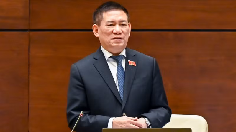 Phó Thủ tướng Chính phủ, Bộ trưởng Tài chính Hồ Đức Phớc phát biểu giải trình, làm rõ một số vấn đề đại biểu Quốc hội nêu tại phiên thảo luận. (Ảnh: DUY LINH)