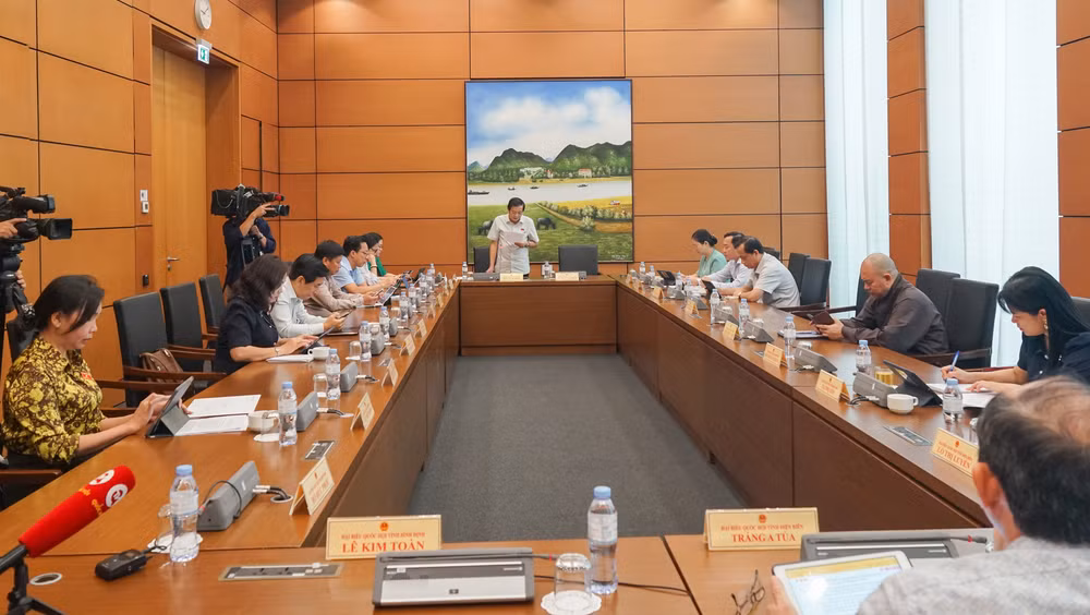 Quang cảnh phiên thảo luận tại Tổ 8 của Quốc hội, sáng 8/6. (Ảnh: TRUNG HƯNG)