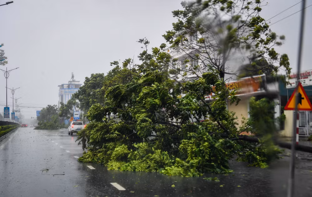 [Live] Bão số 3 di chuyển về phía Tây Bắc Bộ và suy yếu thành áp thấp nhiệt đới ảnh 112