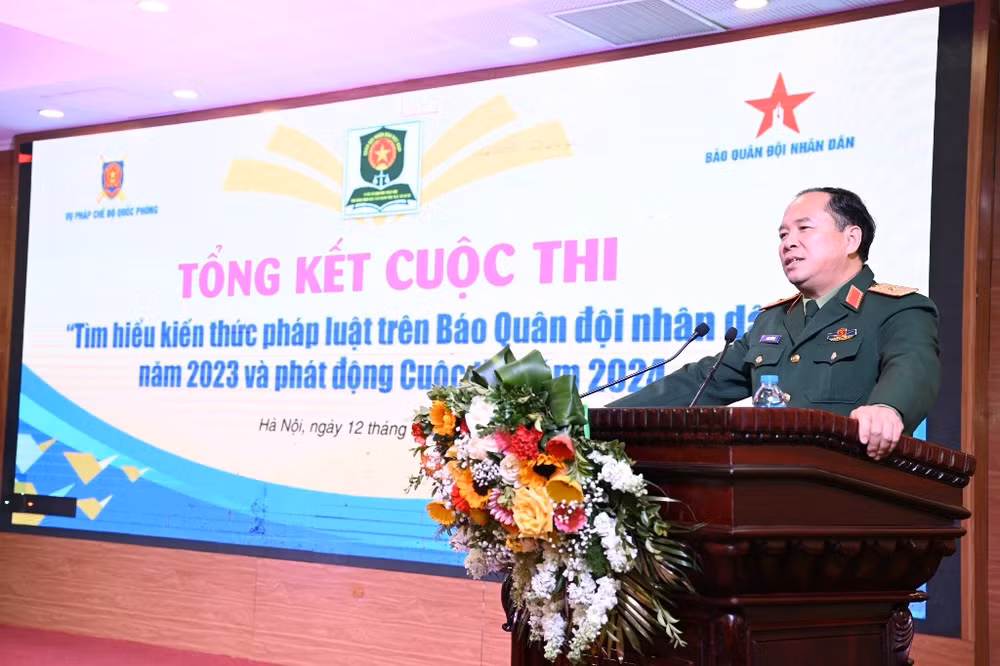 Thiếu tướng Đoàn Xuân Bộ, Tổng Biên tập Báo Quân đội nhân dân phát động Cuộc thi trực tuyến “Tìm hiểu kiến thức pháp luật trên Báo Quân đội nhân dân” năm 2024. (Ảnh: TRUNG HƯNG)