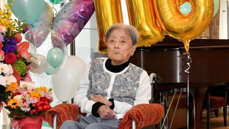 Cụ bà Tomiko Itakeoka trong sinh nhật 116 tuổi. (Nguồn: mainichi)