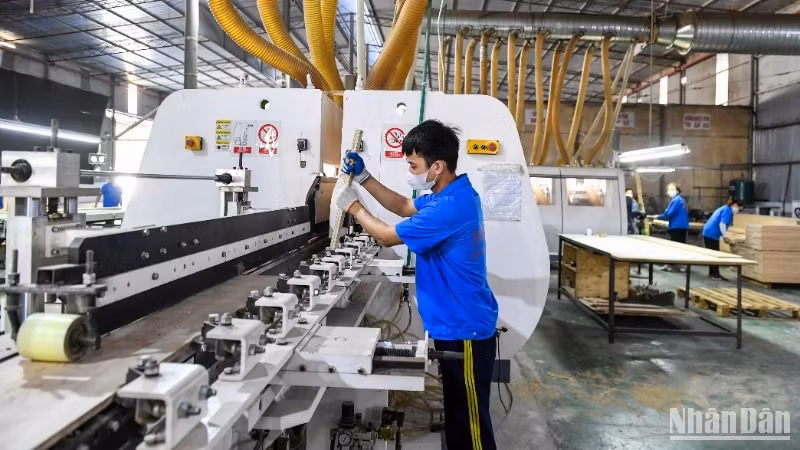 Động thái thuế quan từ Hoa Kỳ đang tạo ra không ít sức ép cho các ngành xuất khẩu chủ lực của Việt Nam. (Ảnh minh họa: THÀNH ĐẠT)