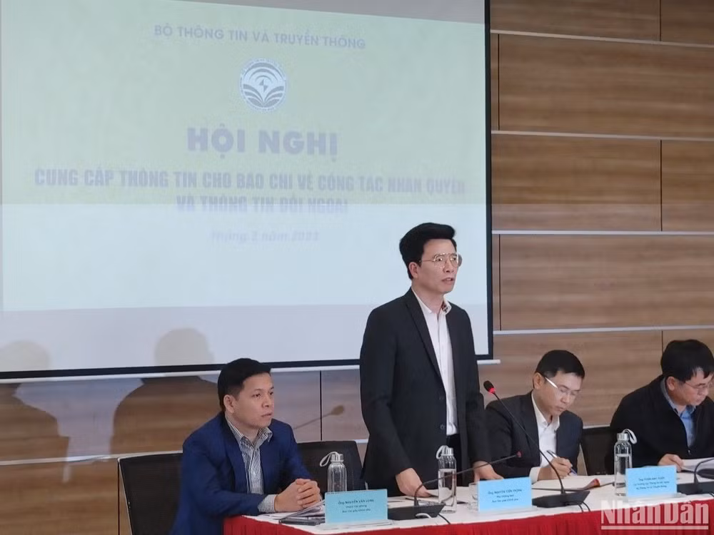 Ông Nguyễn Tiến Trọng, Phó Trưởng Ban Tôn giáo Chính phủ phát biểu tại lễ ra mắt Sách trắng. (Ảnh: TRUNG HƯNG)