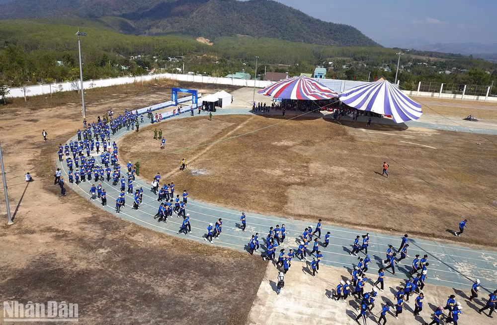 Các vận động viên xuất phát cự ly 10km.