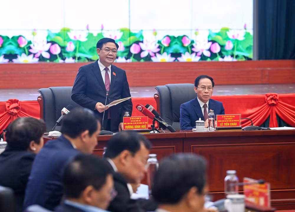Chủ tịch Quốc hội Vương Đình Huệ phát biểu kết luận buổi làm việc. (Ảnh: DUY LINH)