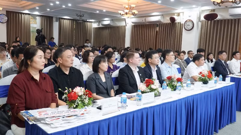 Các đại biểu tham dự lễ ra mắt.