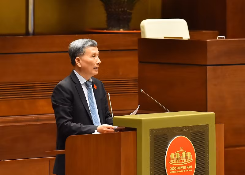 Ủy viên Ủy ban Thường vụ Quốc hội, Chủ nhiệm Ủy ban Khoa học, Công nghệ và Môi trường của Quốc hội Lê Quang Huy trình bày Báo cáo giải trình, tiếp thu, chỉnh lý dự thảo Luật Tài nguyên nước (sửa đổi). (Ảnh: THỦY NGUYÊN)