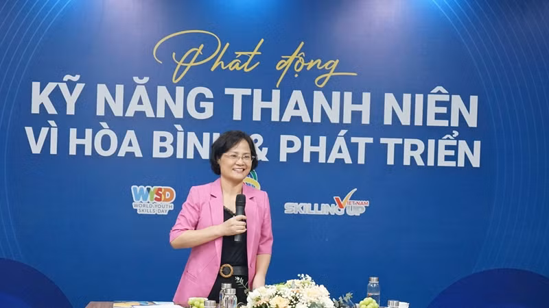 Bà Nguyễn Thị Việt Hương, Phó Tổng cục trưởng Tổng cục Giáo dục nghề nghiệp, Bộ Lao động-Thương binh và Xã hội phát biểu. (Ảnh: TRUNG HƯNG) Bà Nguyễn Thị Việt Hương, Phó Tổng cục trưởng Tổng cục Giáo dục nghề nghiệp, Bộ Lao động-Thương binh và Xã hội phát biểu. (Ảnh: TRUNG HƯNG)