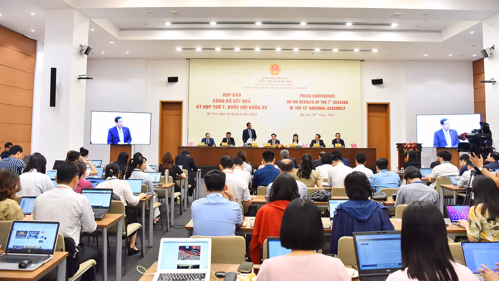 Quang cảnh họp báo công bố kết quả Kỳ họp thứ 7, Quốc hội khóa XV. (Ảnh: THỦY NGUYÊN)