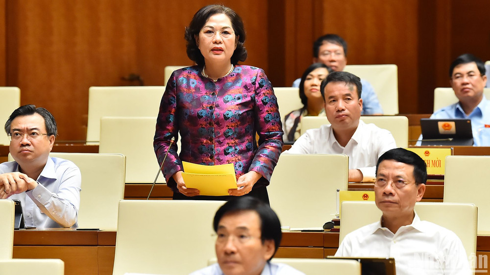 Thống đốc Ngân hàng Nhà nước Việt Nam Nguyễn Thị Hồng giải trình, làm rõ ý kiến đại biểu Quốc hội nêu tại phiên thảo luận. (Ảnh: THỦY NGUYÊN) 