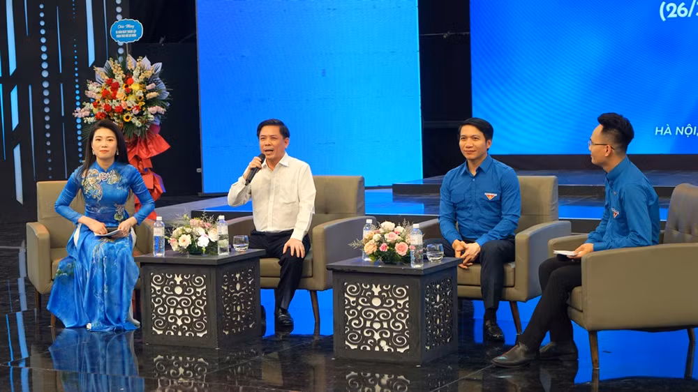 Tại đối thoại, đồng chí Nguyễn Văn Thể đã trao đổi thẳng thắn và cởi mở với các đoàn viên thanh niên về các vấn đề liên quan phát huy sức trẻ để xây dựng đất nước. (Ảnh: TRUNG HƯNG)