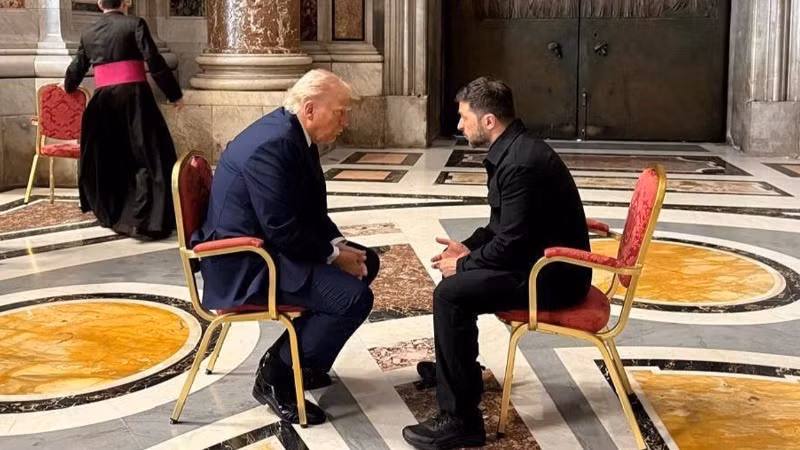 Tổng thống Ukraine Volodymyr Zelensky gặp Tổng thống Mỹ Donald Trump tại Vatican ngày 26/4. (Ảnh: Văn phòng Tổng thống Ukraine)