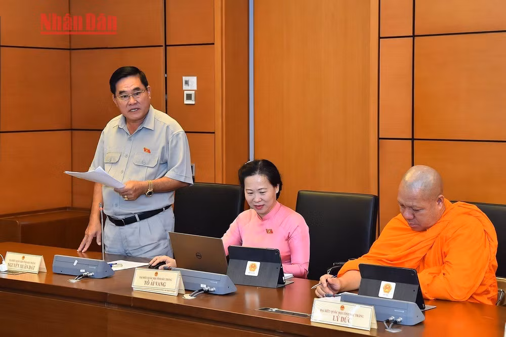 Đại biểu Quốc hội tỉnh Sóc Trăng, Tư lệnh Quân khu 9, Trung tướng Nguyễn Xuân Dắt. (Ảnh: THỦY NGUYÊN)