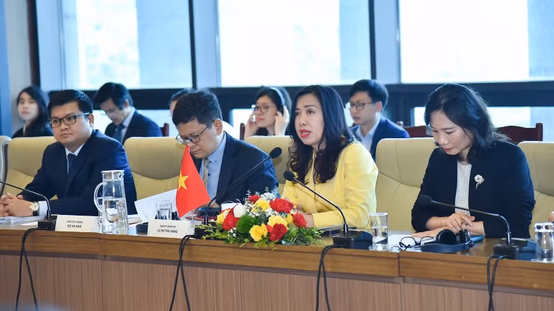 Thứ trưởng Ngoại giao Lê Thị Thu Hằng phát biểu. (Ảnh: Báo Thế giới và Việt Nam) Thứ trưởng Ngoại giao Lê Thị Thu Hằng phát biểu. (Ảnh: Báo Thế giới và Việt Nam)