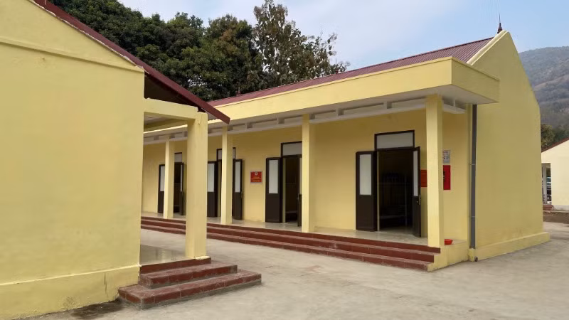 Khu nhà bán trú mới hoàn thành của Trường Tiểu học-Trung học cơ sở Đá Đỏ. (Ảnh: Đại sứ quán Nhật Bản tại Việt Nam)
