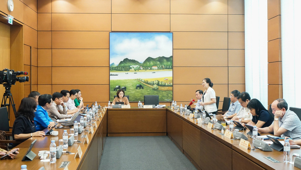 Quang cảnh phiên thảo luận tại Tổ 8, chiều 8/6. (Ảnh: TRUNG HƯNG)