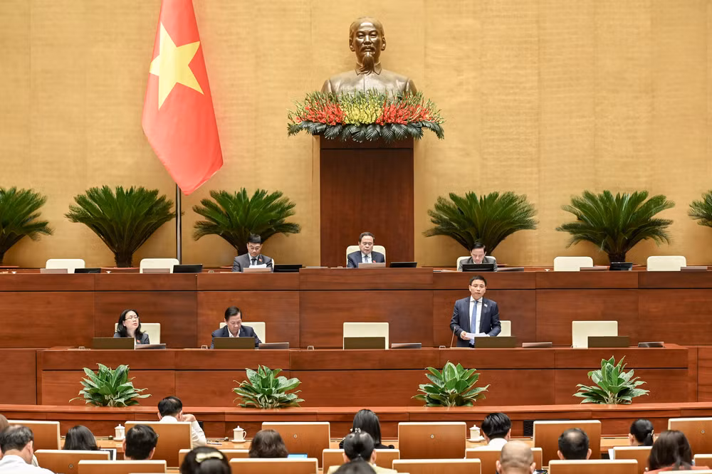 Bộ trưởng Tài chính Nguyễn Văn Thắng phát biểu giải trình, làm rõ các vấn đề đại biểu Quốc hội nêu. (Ảnh: BÙI GIANG)