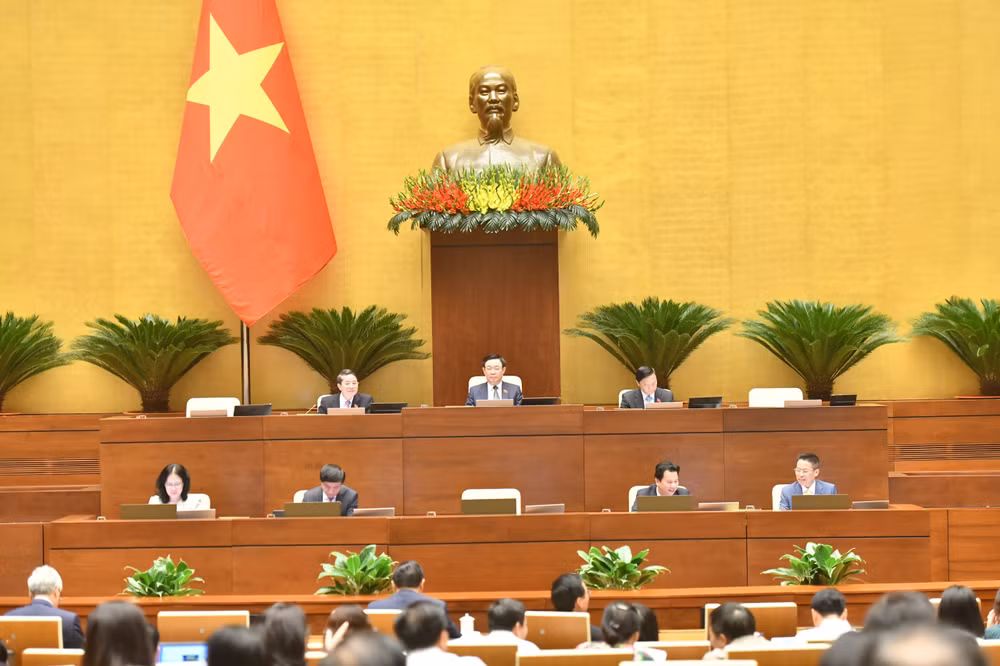 Chủ tịch Quốc hội Vương Đình Huệ và các Phó Chủ tịch Quốc hội điều hành phiên họp. (Ảnh: ĐĂNG KHOA)