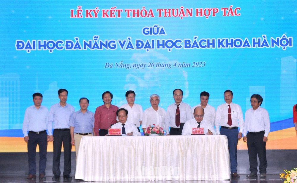 Lễ ký kết hợp tác giữa hai đơn vị.