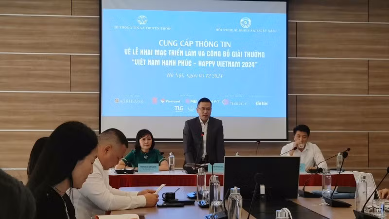Ông Phạm Anh Tuấn, Cục trưởng Cục Thông tin đối ngoại, Bộ Thông tin và Truyền thông thông tin về giải thưởng Cuộc thi ảnh, video "Việt Nam hạnh phúc - Happy Vietnam năm 2024". (Ảnh: TRUNG HƯNG)