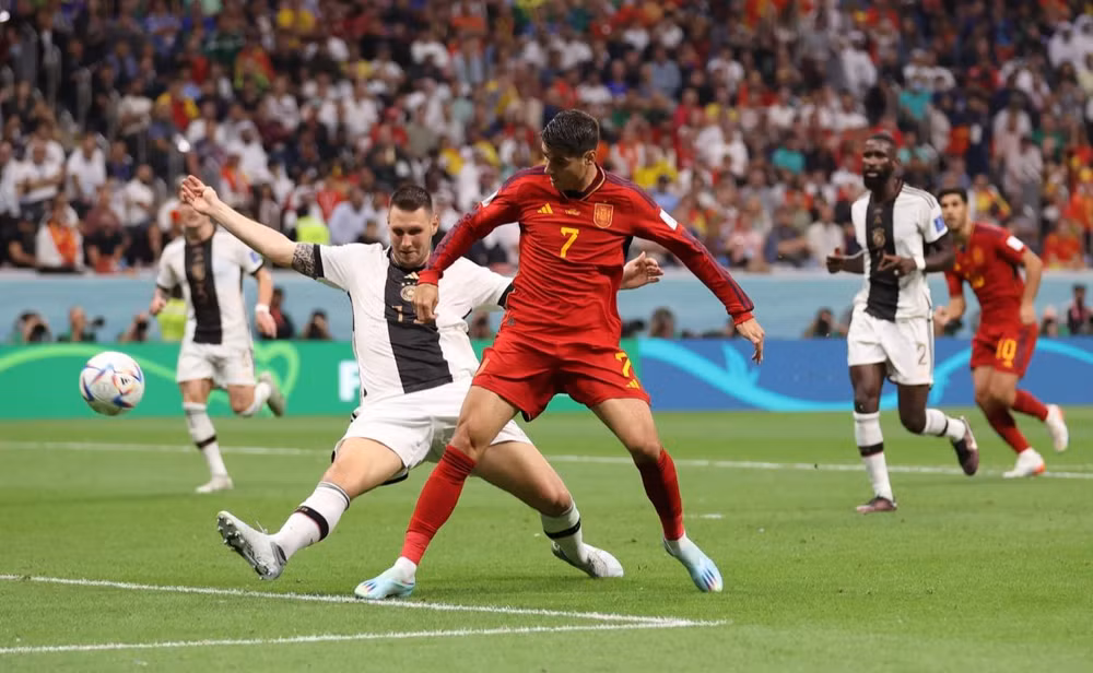 Morata (số 7) dứt điểm tinh tế, mở tỷ số trận đấu. (Ảnh: FIFA)