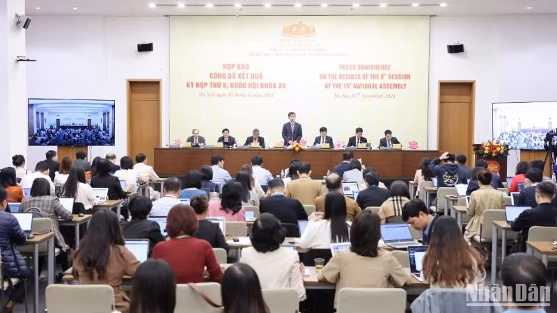 Quang cảnh phiên họp báo công bố kết quả Kỳ họp thứ 8, Quốc hội khóa XV. (Ảnh: DUY LINH)