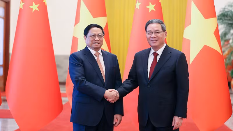 Thủ tướng Chính phủ Phạm Minh Chính và Thủ tướng Lý Cường trong chuyến thăm Trung Quốc hồi tháng 6/2023. (Ảnh: VGP)