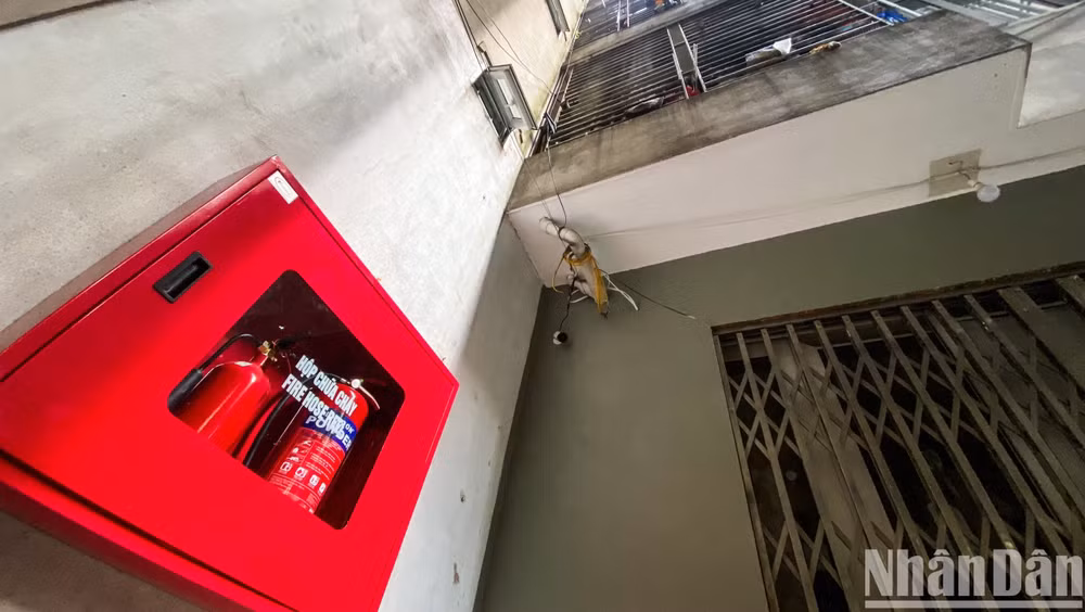 Luật Nhà ở (sửa đổi) được kỳ vọng sẽ giúp bịt các khoảng trống về quy định an toàn liên quan chung cư mini, đặc biệt là quy chuẩn về phòng cháy, chữa cháy. (Ảnh: THÀNH ĐẠT) 