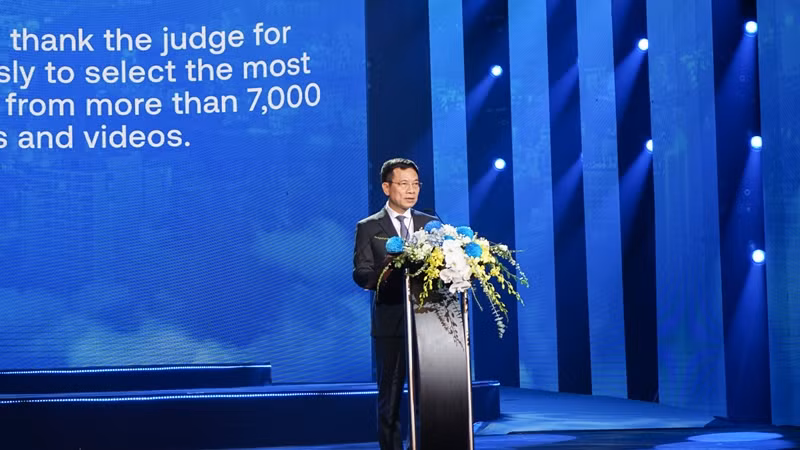 Bộ trưởng Thông tin và Truyền thông Nguyễn Mạnh Hùng phát biểu tại lễ trao giải Cuộc thi ảnh và video “Việt Nam hạnh phúc - Happy Viet Nam” năm 2023. (Ảnh: TRUNG HƯNG)