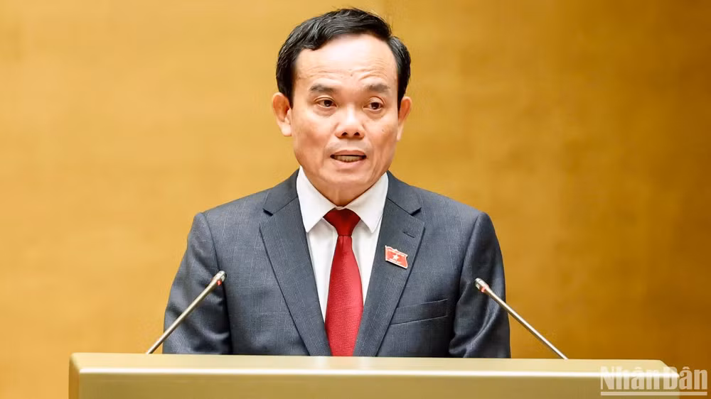 Phó Thủ tướng Chính phủ Trần Lưu Quang trình bày Báo cáo về việc thực hiện một số nghị quyết của Quốc hội khóa XIV về giám sát chuyên đề, chất vấn và nghị quyết của Quốc hội về giám sát chuyên đề, chất vấn từ đầu nhiệm kỳ khóa XV đến hết Kỳ họp thứ 4. (Ảnh: DUY LINH)