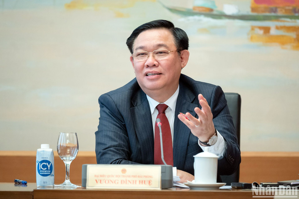 Chủ tịch Quốc hội Vương Đình Huệ phát biểu thảo luận tại Tổ 4. (Ảnh: DUY LINH) 